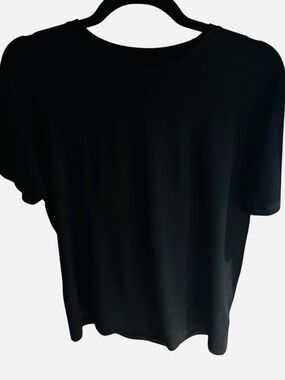 Derek Rose black t-shirt size medium